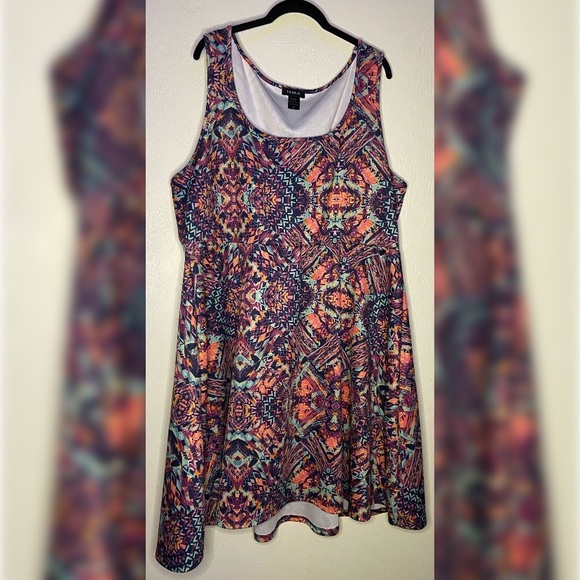 TORRID GEO PRINT SCUBA DRESS - Picture 4 of 5